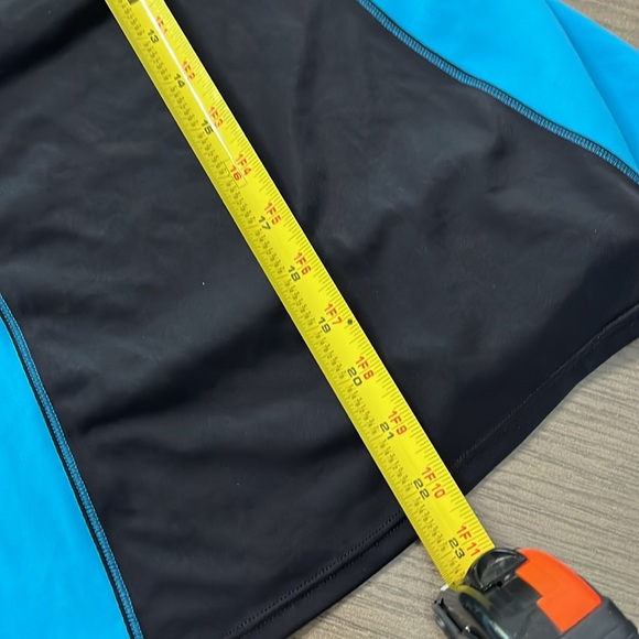 Nike Women's Black and Blue Swim Top - Picture 8 of 8